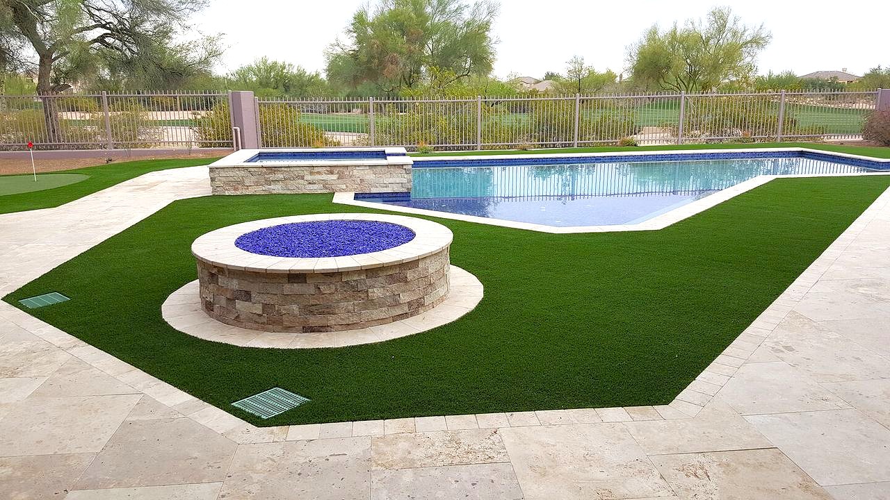 Custom backyard fire and water feature by Turfscapes of Arizona in Phoenix