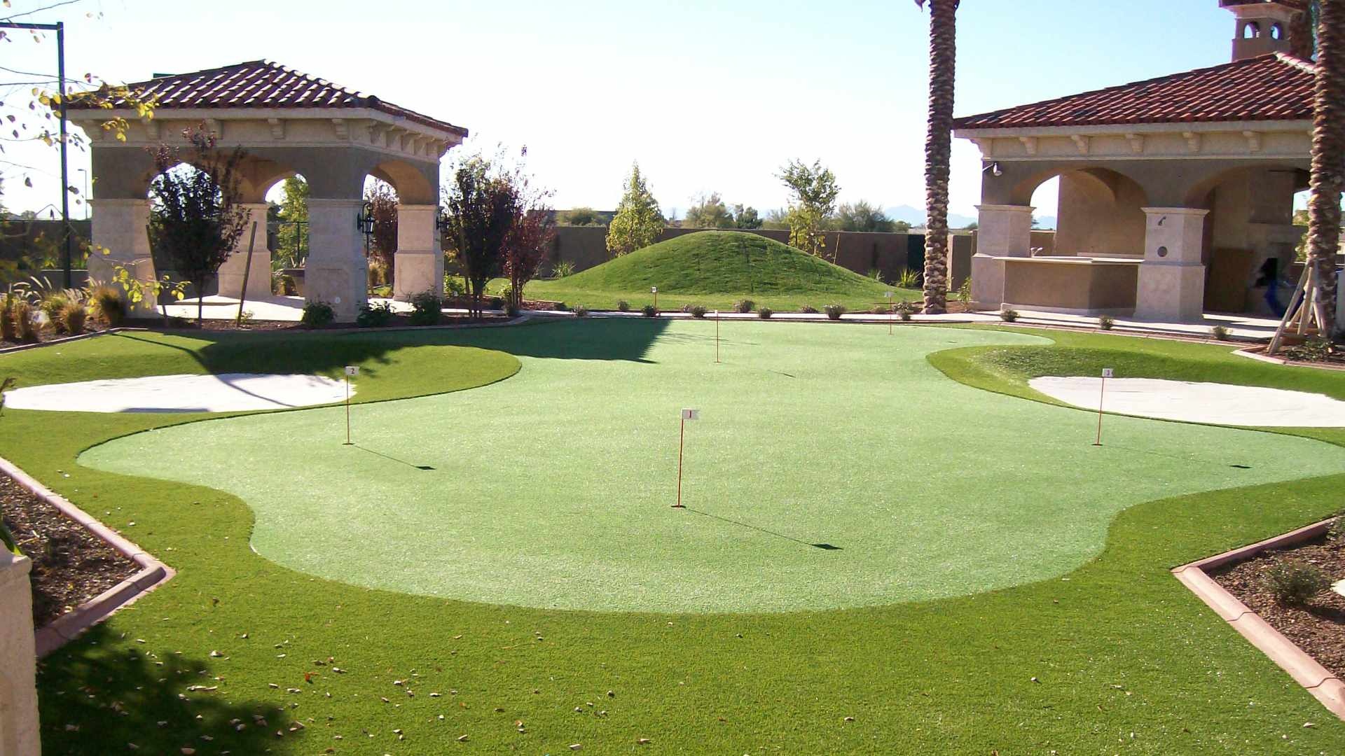 Backyard synthetic putting green built by Turfscapes of Arizona in Phoenix, AZ
