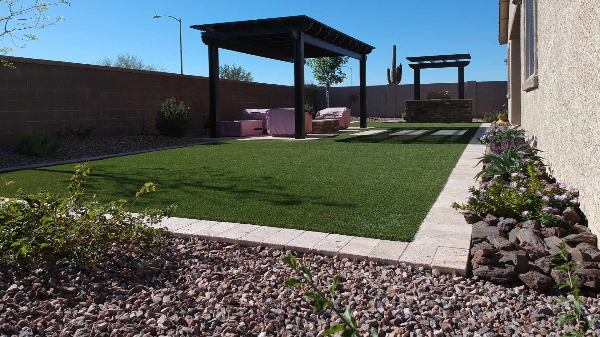 Decorative rock and gravel landscaping by Turfscapes of Arizona in Phoenix, AZ