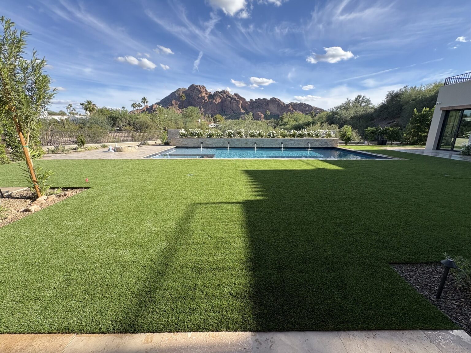 Artificial turf in a luxury Paradise Valley backyard, installed by Turfscapes of Arizona